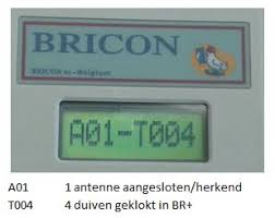 Aangeboden briconklok met 4 antennes, adapter en verder toebehore